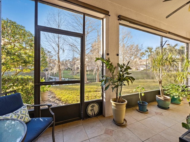 sunroom / solarium featuring ceiling fan