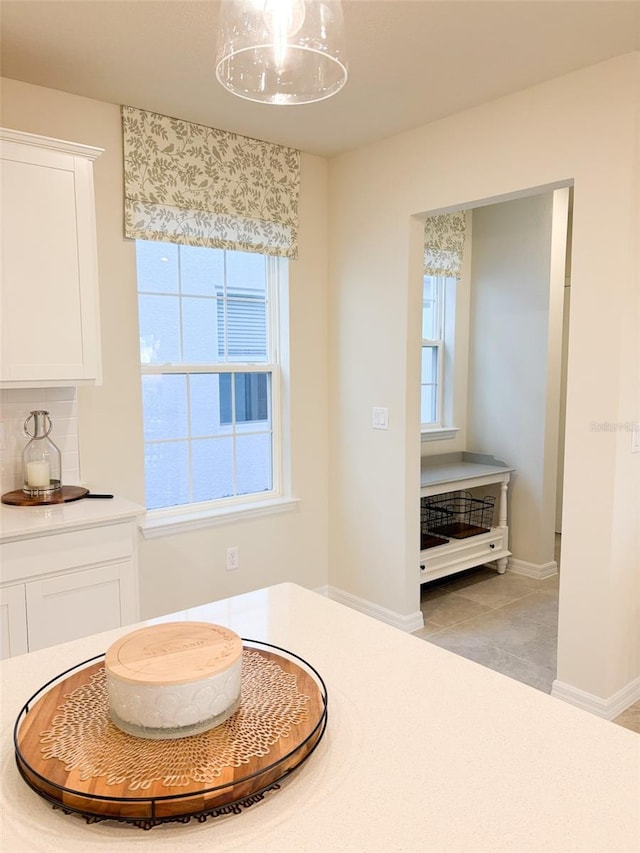 details featuring tasteful backsplash