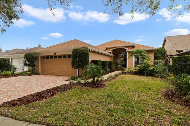 view of front of house featuring a front lawn and a garage