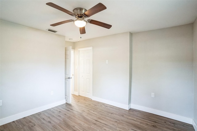 unfurnished room featuring light hardwood / wood-style floors and ceiling fan