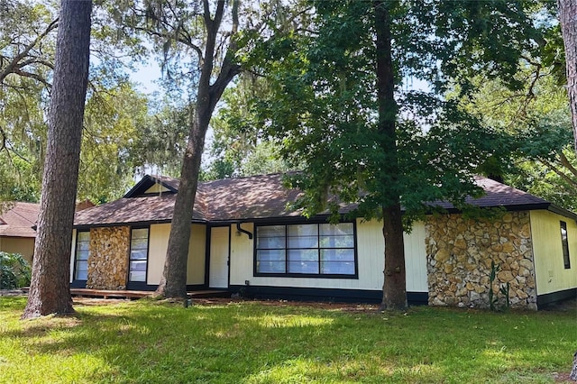 view of front of home with a front yard