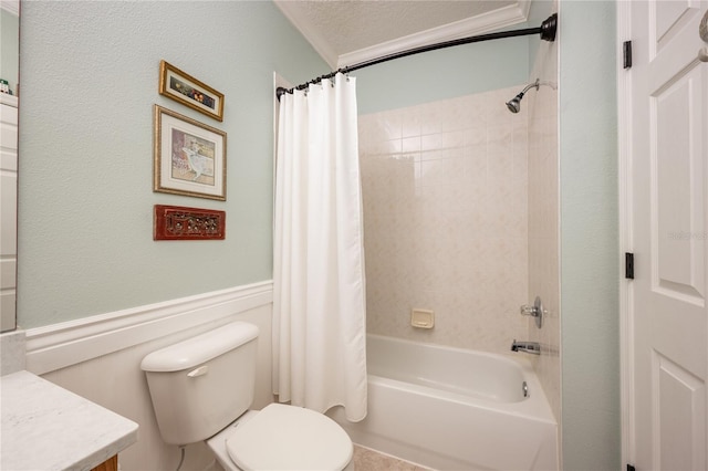 full bathroom with shower / tub combo with curtain, crown molding, vanity, a textured ceiling, and toilet