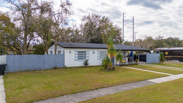 view of front of house featuring a front yard