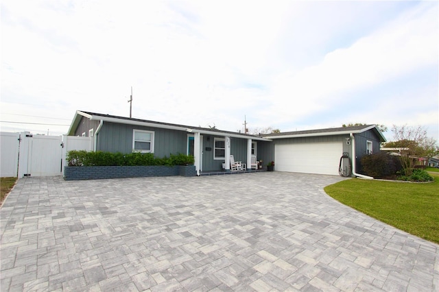 view of front of property featuring a front yard and a garage