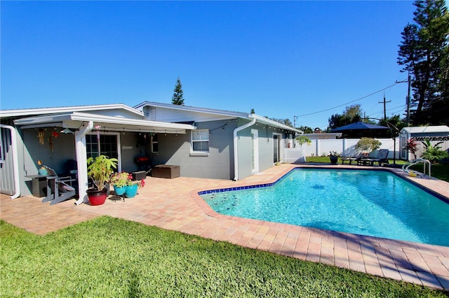 view of swimming pool with a patio and a yard