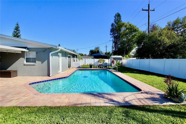 view of swimming pool featuring a patio area