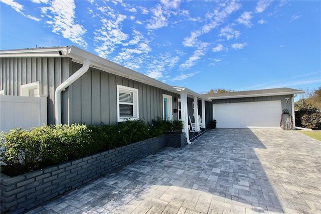 ranch-style home featuring a garage