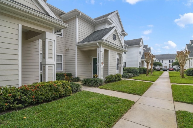 view of front of home featuring a front yard