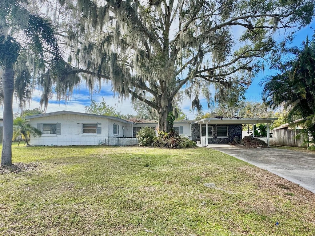 view of yard with a carport