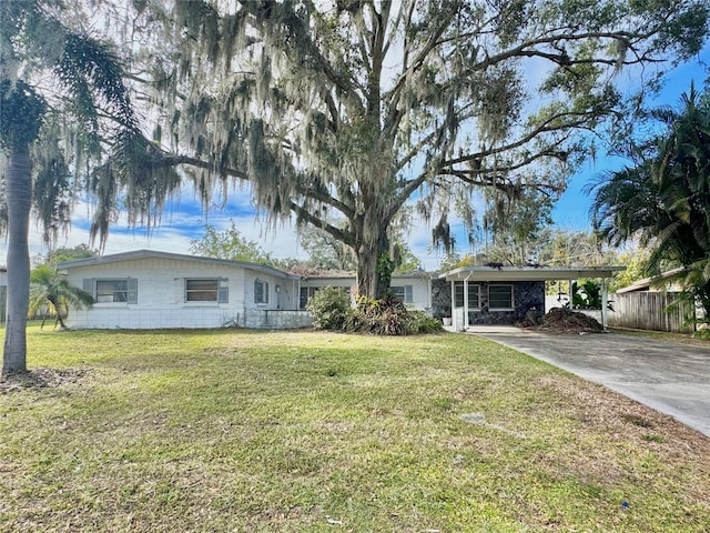 view of yard with a carport