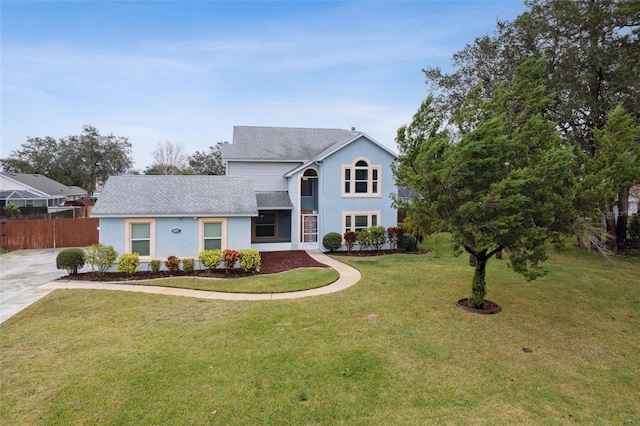 view of front of property featuring a front yard