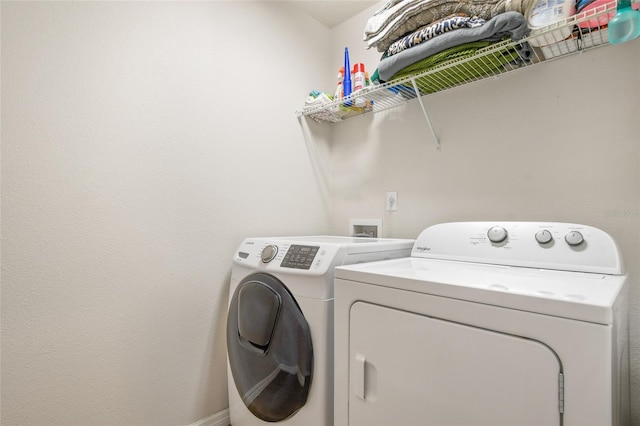1416 Cabot Dr, Clermont, FL 34711 - laundry area featuring independent washer and dryer, laundry area, and baseboards