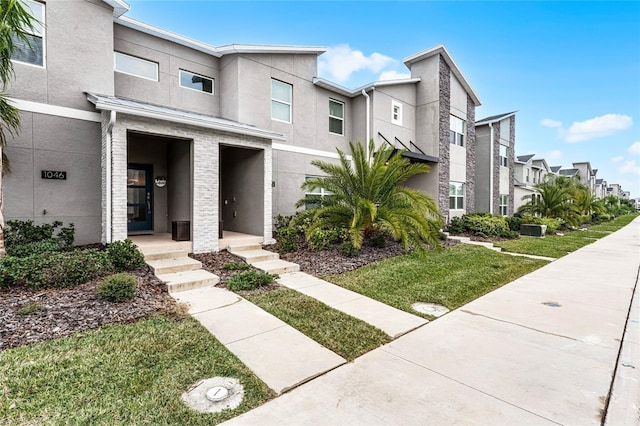 view of front of house featuring a front lawn