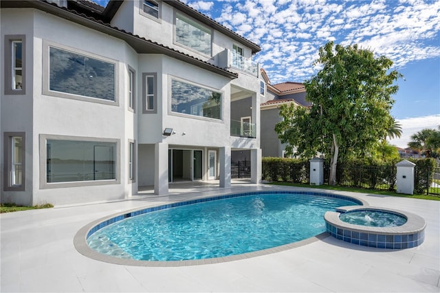 view of pool with an in ground hot tub and a patio