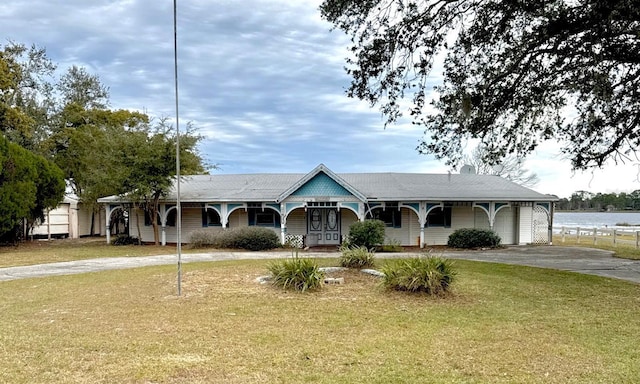 ranch-style home with a front lawn