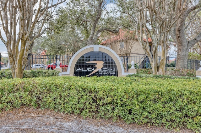 community / neighborhood sign featuring fence