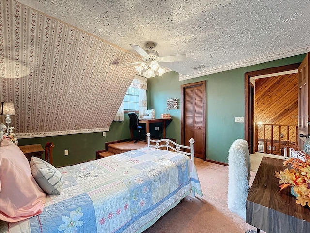 carpeted bedroom featuring a textured ceiling, ceiling fan, and a closet