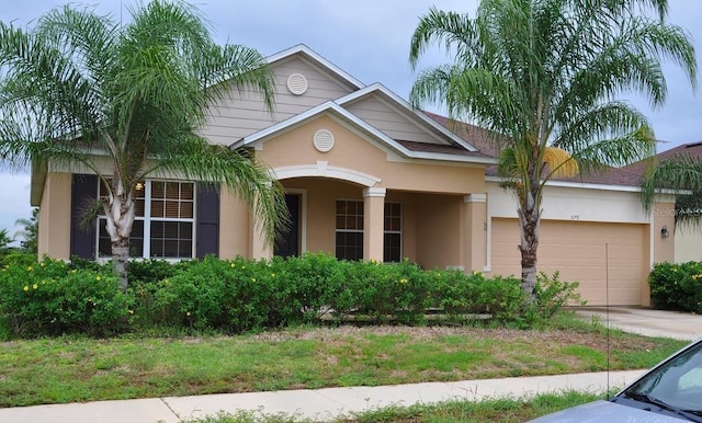 view of front facade featuring a garage