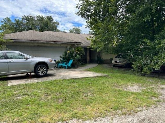 view of front facade featuring a front lawn and a garage