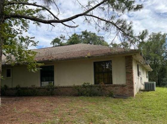 view of side of property with a lawn