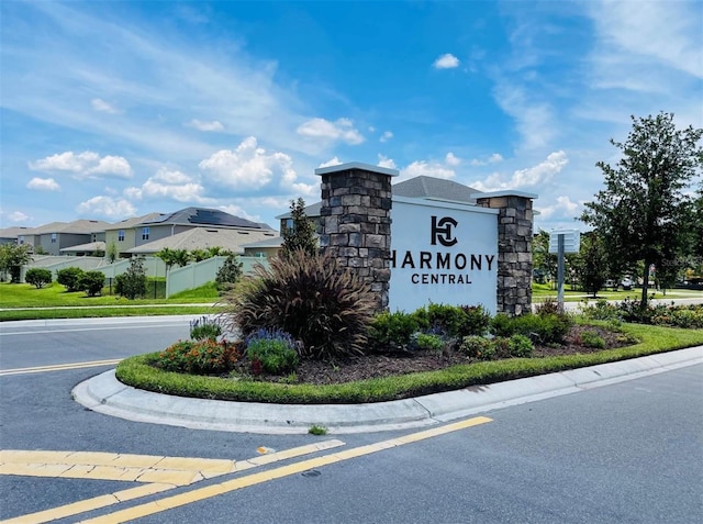 view of community / neighborhood sign