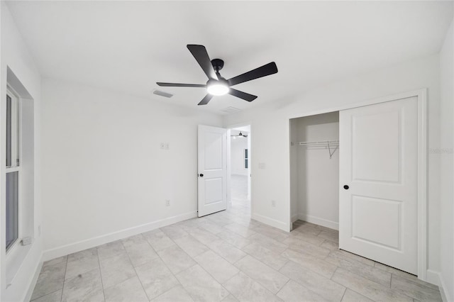 unfurnished bedroom featuring ceiling fan and a closet