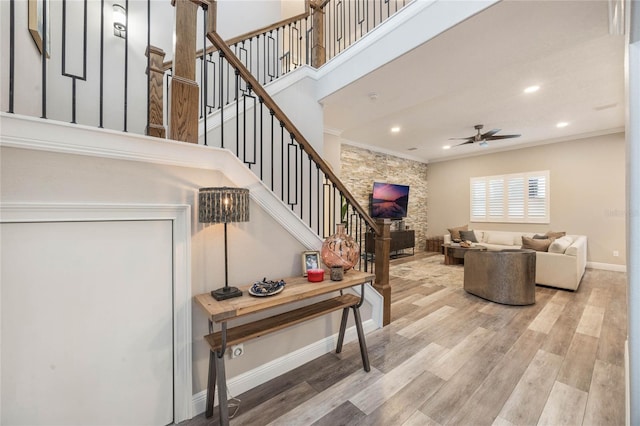 living room featuring ceiling fan, crown molding, and hardwood / wood-style floors