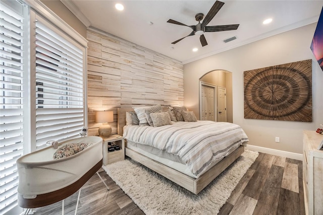 bedroom featuring ceiling fan, dark wood-type flooring, and crown molding