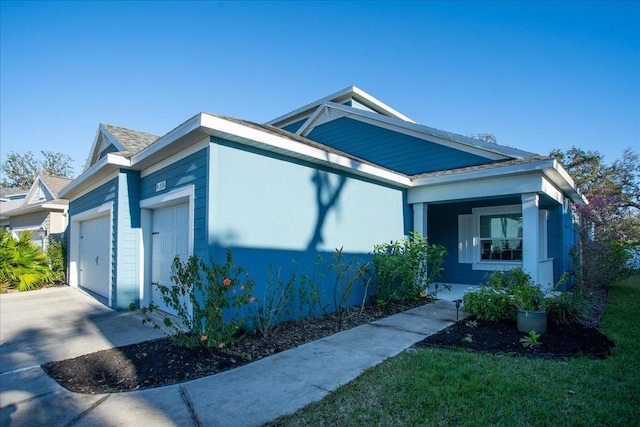 view of front facade featuring a garage