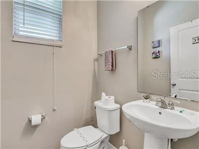 bathroom featuring toilet and sink