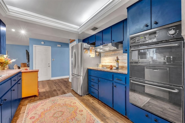 kitchen with black appliances, light hardwood / wood-style floors, backsplash, crown molding, and blue cabinets