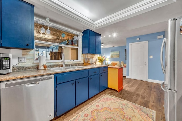 kitchen with decorative backsplash, sink, appliances with stainless steel finishes, and blue cabinetry