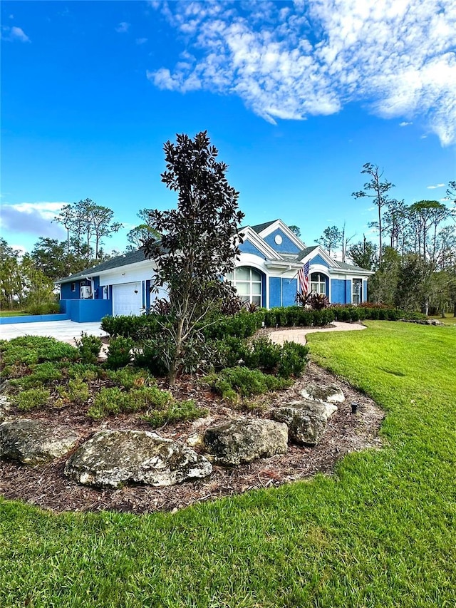 ranch-style home featuring a front lawn