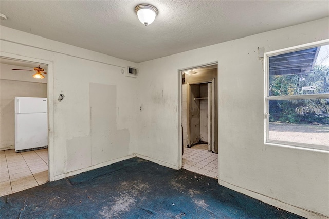 unfurnished room featuring ceiling fan