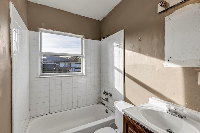 full bathroom with toilet, vanity, and tiled shower / bath