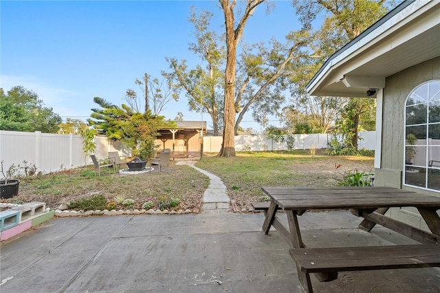 view of patio featuring an outdoor fire pit, a fenced backyard, and outdoor dining space