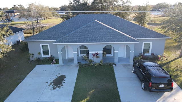 single story home with a front yard