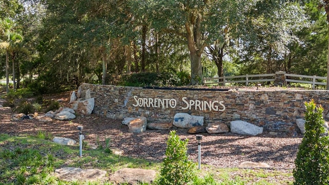 view of community / neighborhood sign