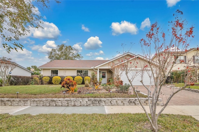 view of front facade featuring a garage and a front yard