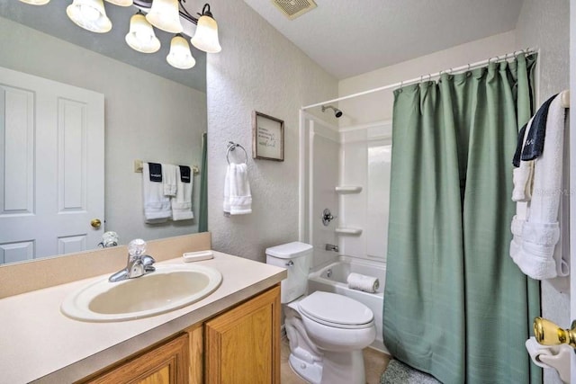 full bathroom featuring a textured ceiling, vanity, toilet, a chandelier, and shower / tub combo with curtain