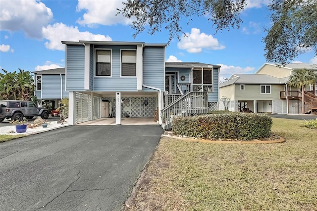 view of front of property featuring a front yard and a carport