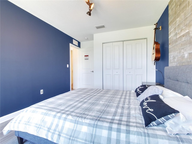 bedroom featuring a closet