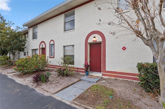 view of exterior entry with stucco siding