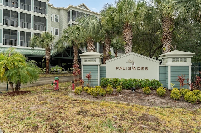 view of community / neighborhood sign