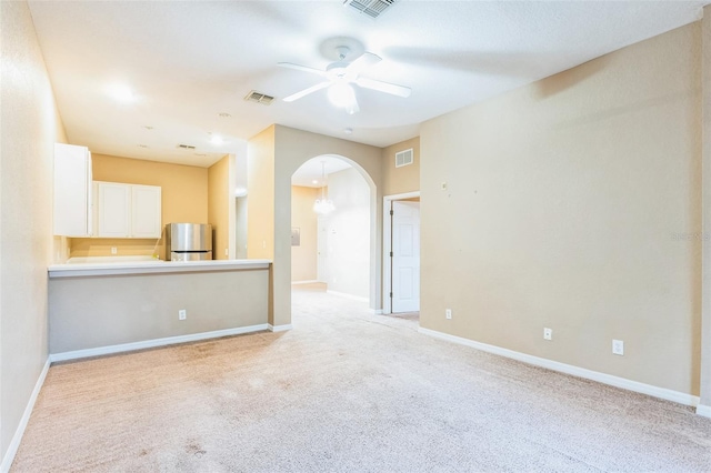 unfurnished room featuring ceiling fan and light colored carpet