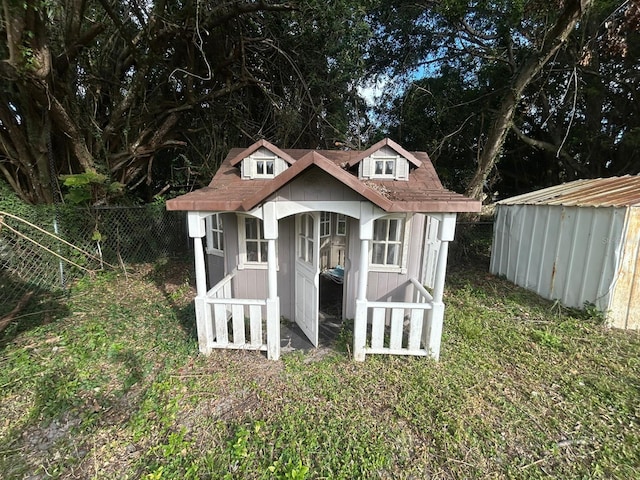 view of outdoor structure with a yard