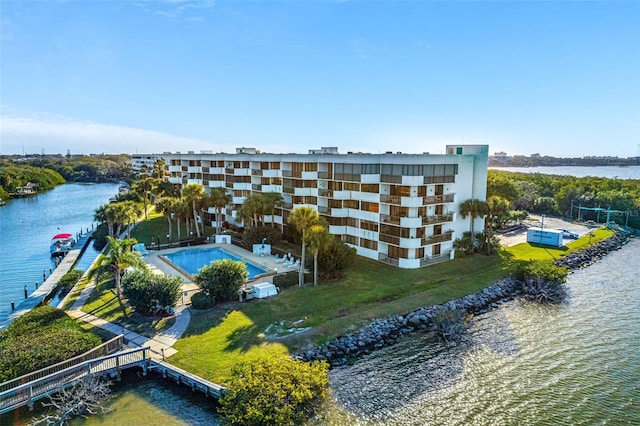 bird's eye view with a water view