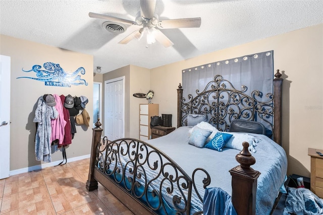 bedroom featuring ceiling fan, a closet, and a textured ceiling