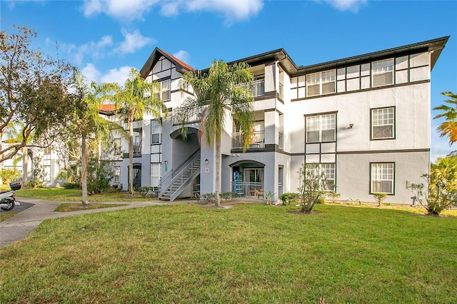 view of front of house with a front lawn