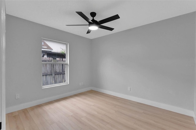 empty room featuring light wood-type flooring, ceiling fan, and baseboards